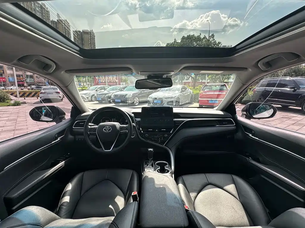 Toyota Camry 2023 — фото 15
