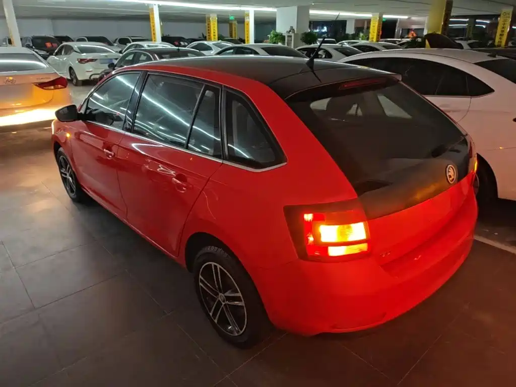 Skoda Rapid Spaceback 2017 — фото 5
