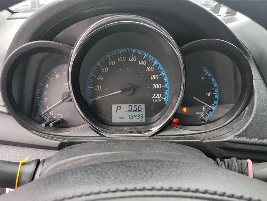 Toyota Yaris L 2018 — фото 14