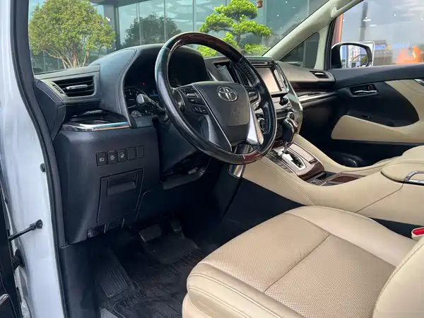 Toyota Alphard 2016