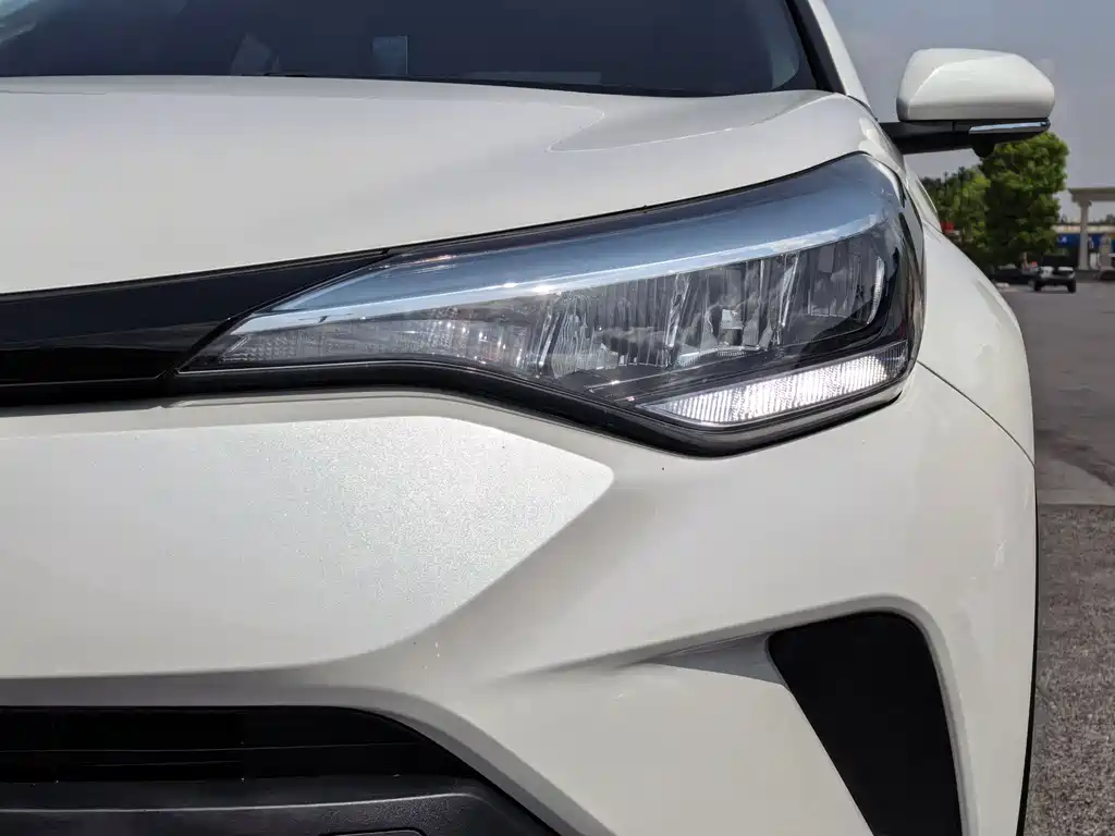 Toyota C-HR 2023 — фото 13