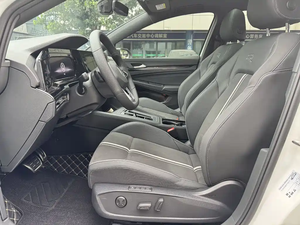 Volkswagen Golf 2024