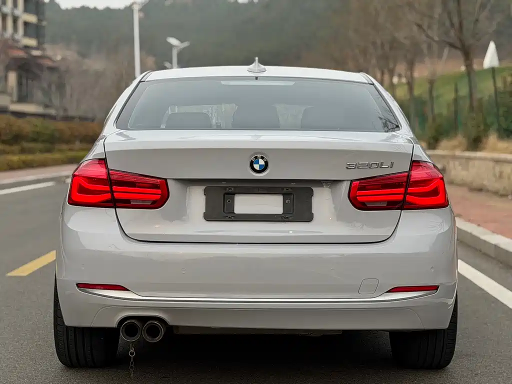 BMW 3 Series 2018 — фото 5