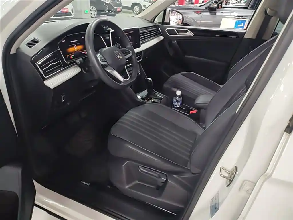 Volkswagen Tiguan L 2022 — фото 15