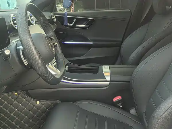 Mercedes-Benz C-Class 2025