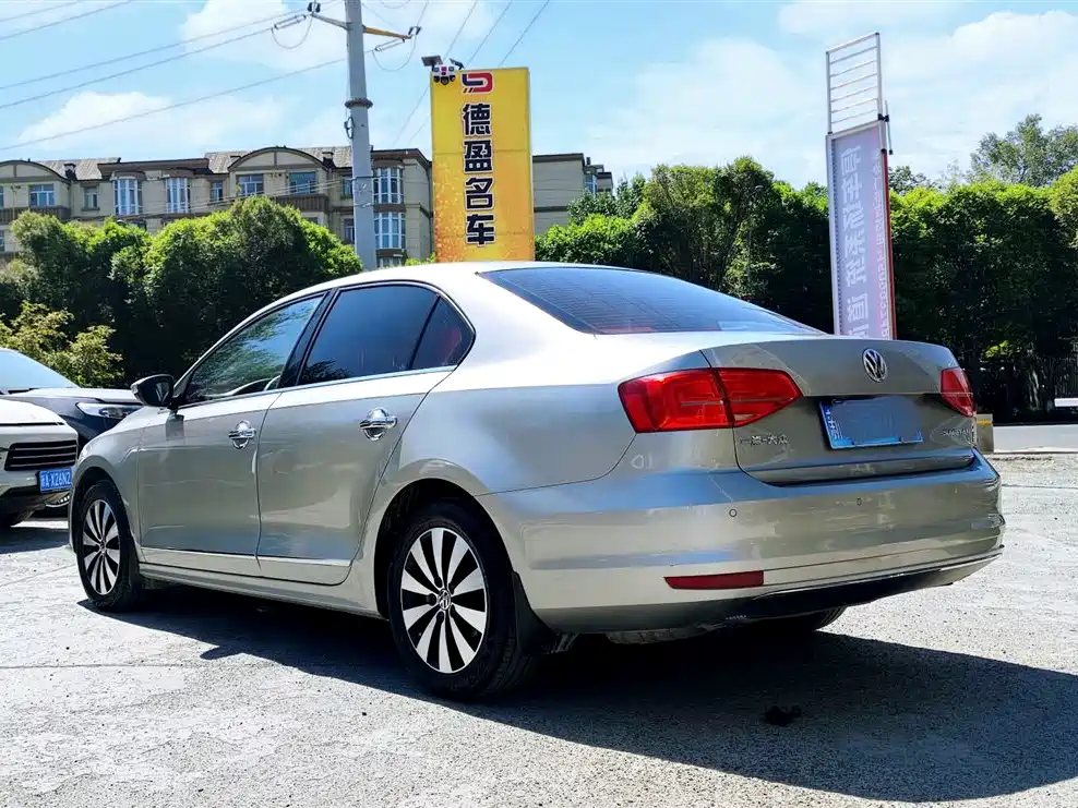 Volkswagen Sagitar 2018