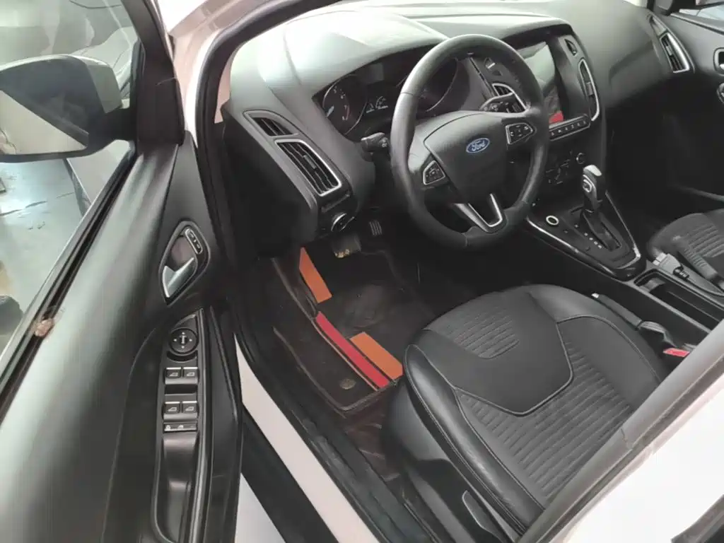 Ford Focus 2015 — фото 16
