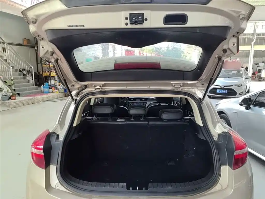 Geely Emgrand GS 2017 — фото 19
