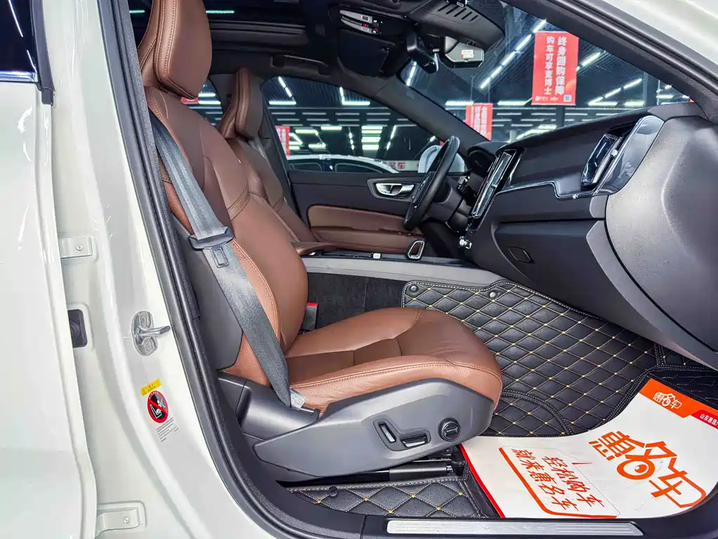Volvo XC60 2024 — фото 14