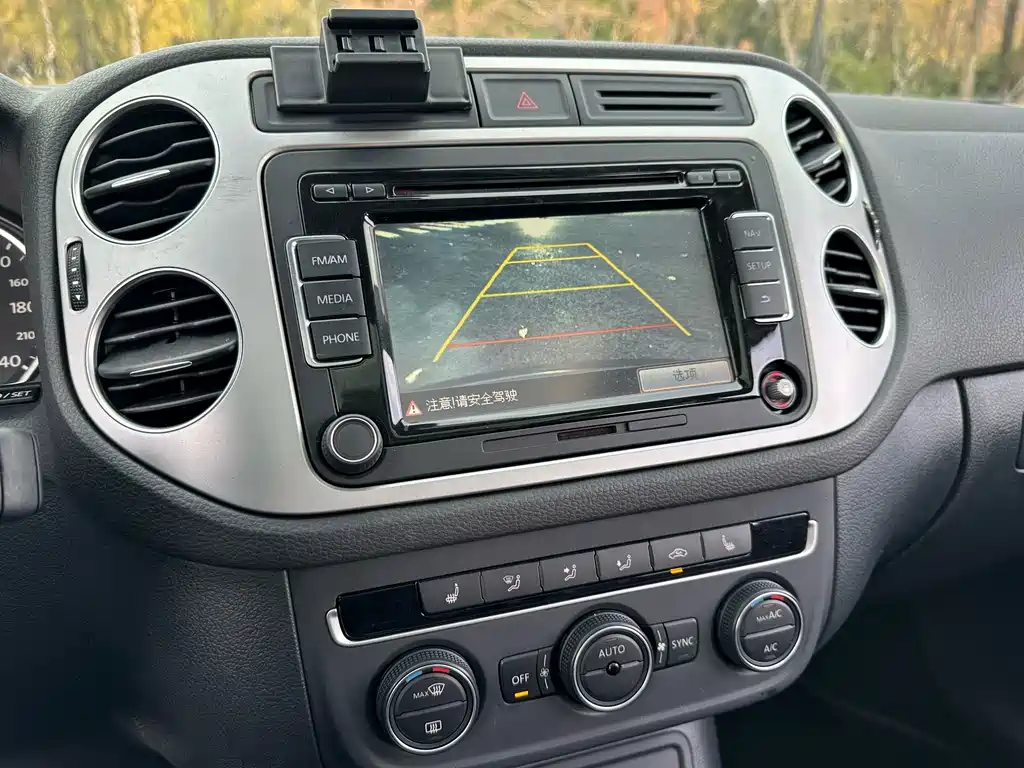 Volkswagen Tiguan 2015 — фото 11
