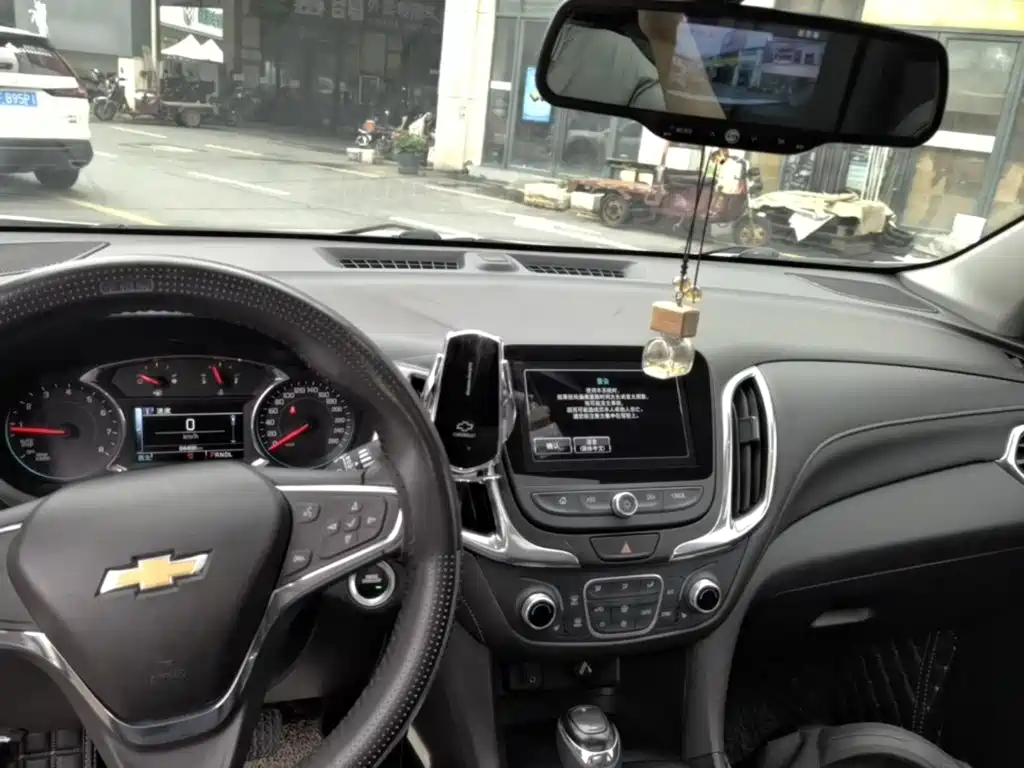 Chevrolet Equinox 2018 — фото 10