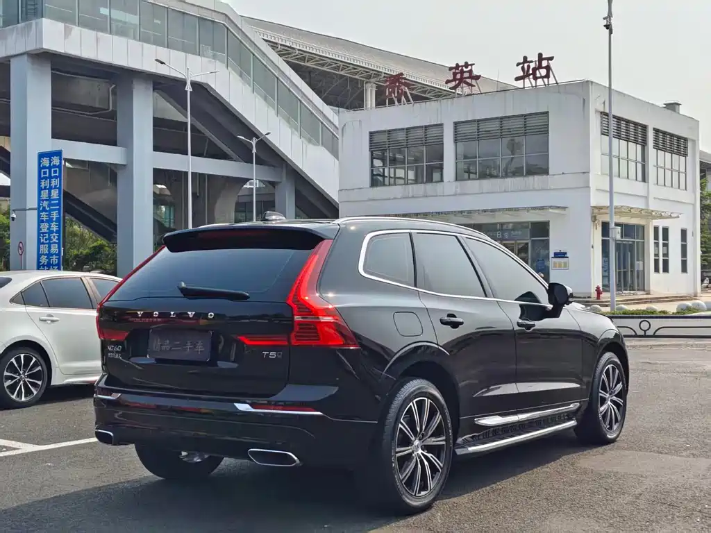 Volvo XC60 2021 — фото 9