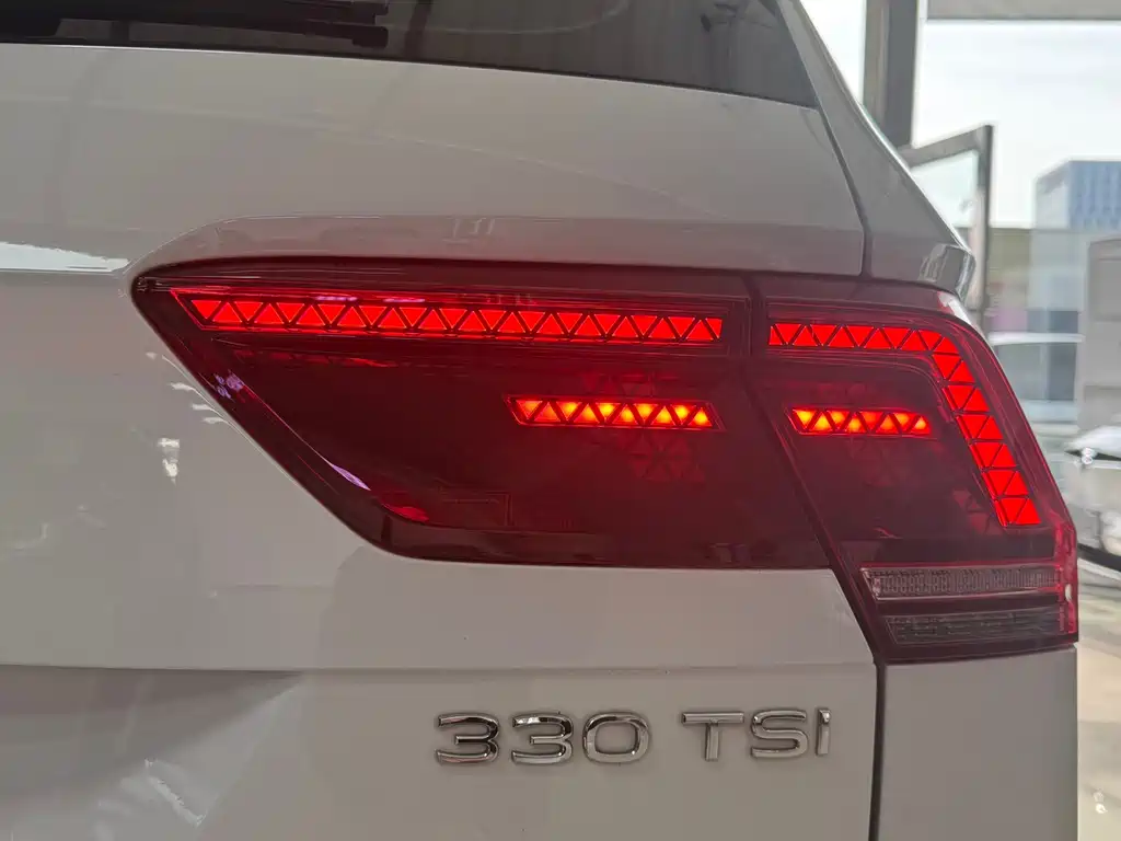 Volkswagen Tiguan L 2021 — фото 8