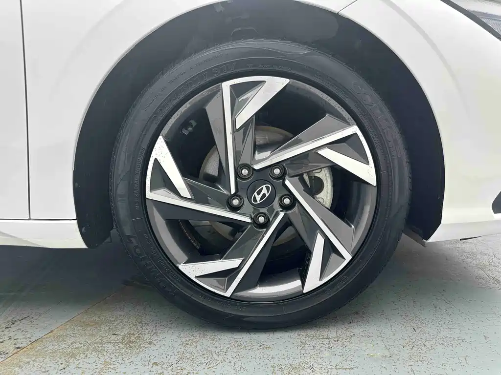 Hyundai Elantra 2023 — фото 8