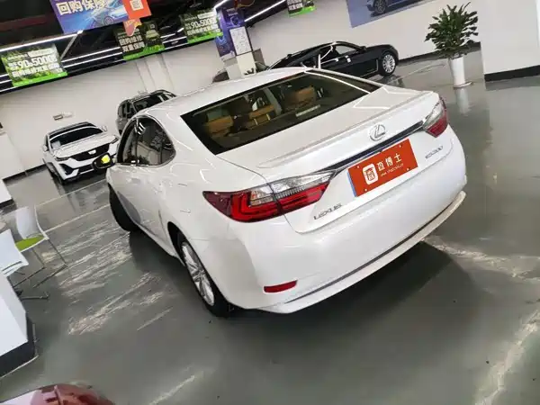 Lexus ES 2018
