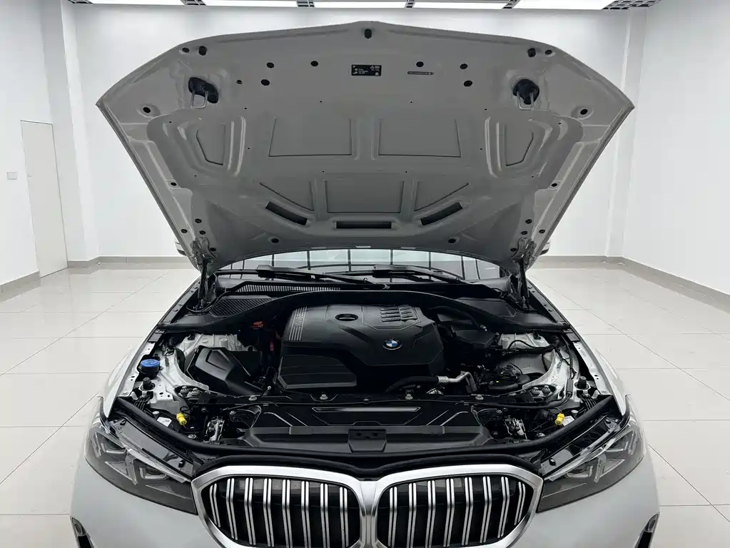 BMW 3 Series 2023 — фото 19