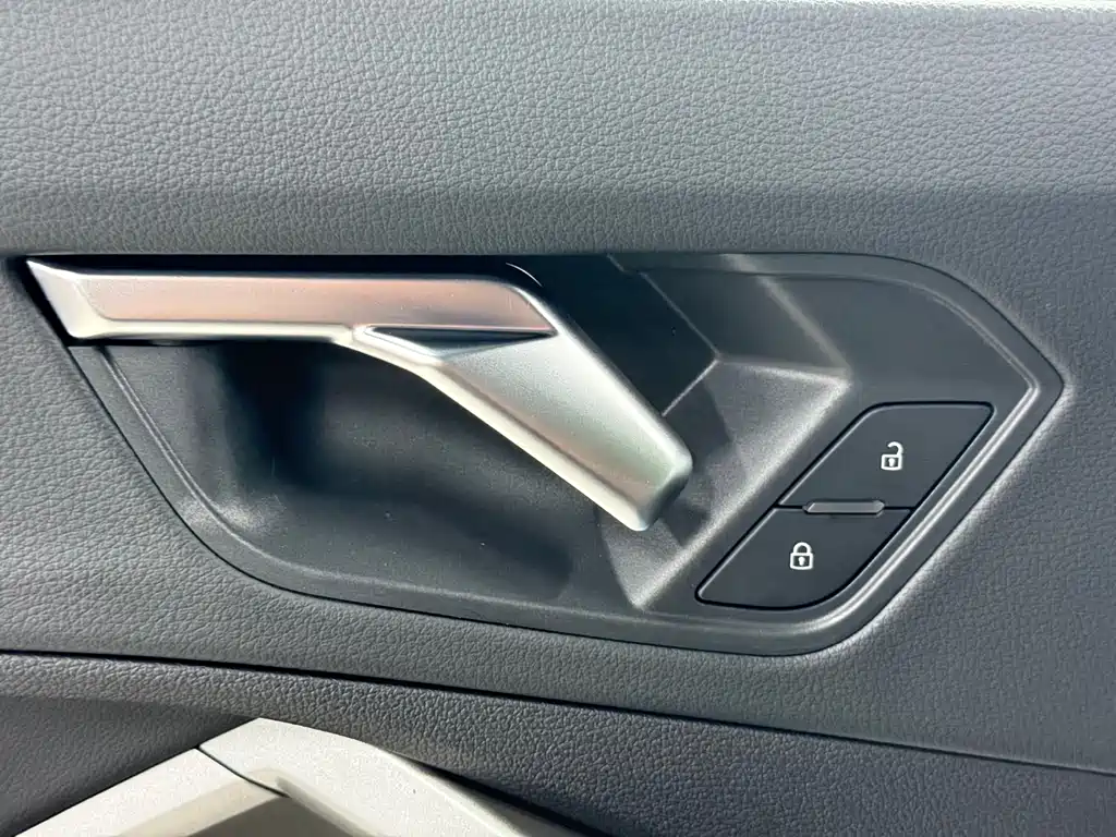 Audi Q3 2021 — фото 15