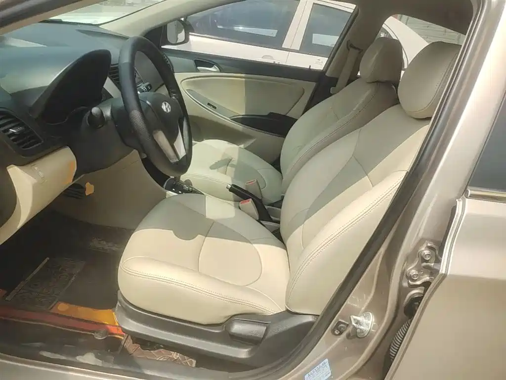 Hyundai Verna 2017 — фото 15