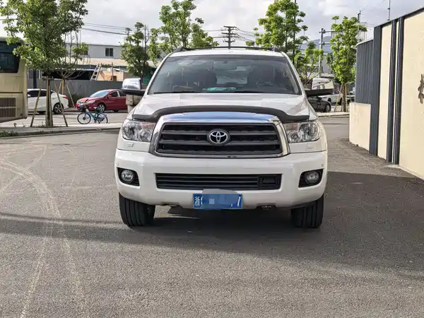 Toyota Sequoia 2010