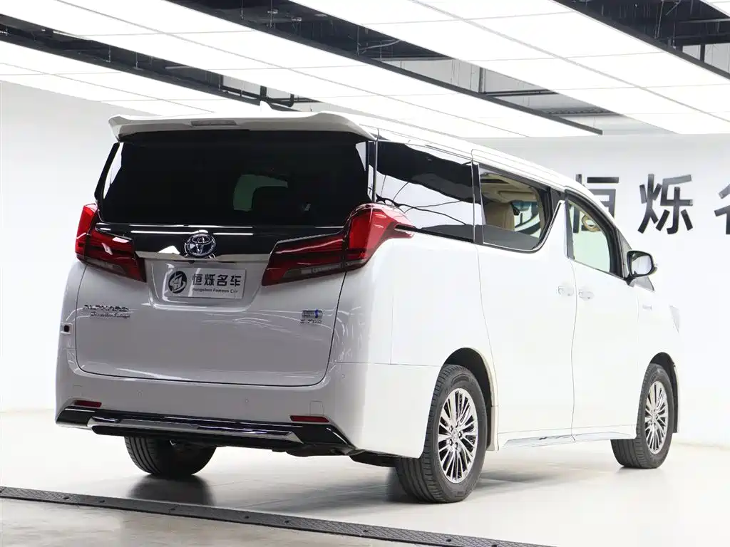 Toyota Alphard 2021 — фото 28