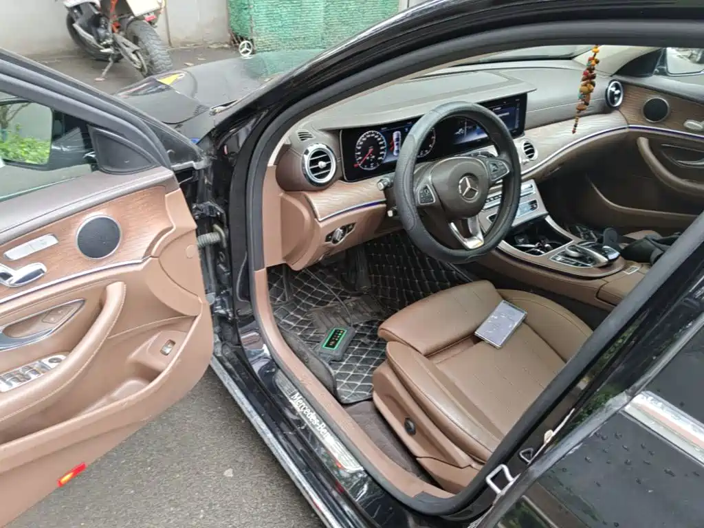 Mercedes-Benz E-Class 2018 — фото 16