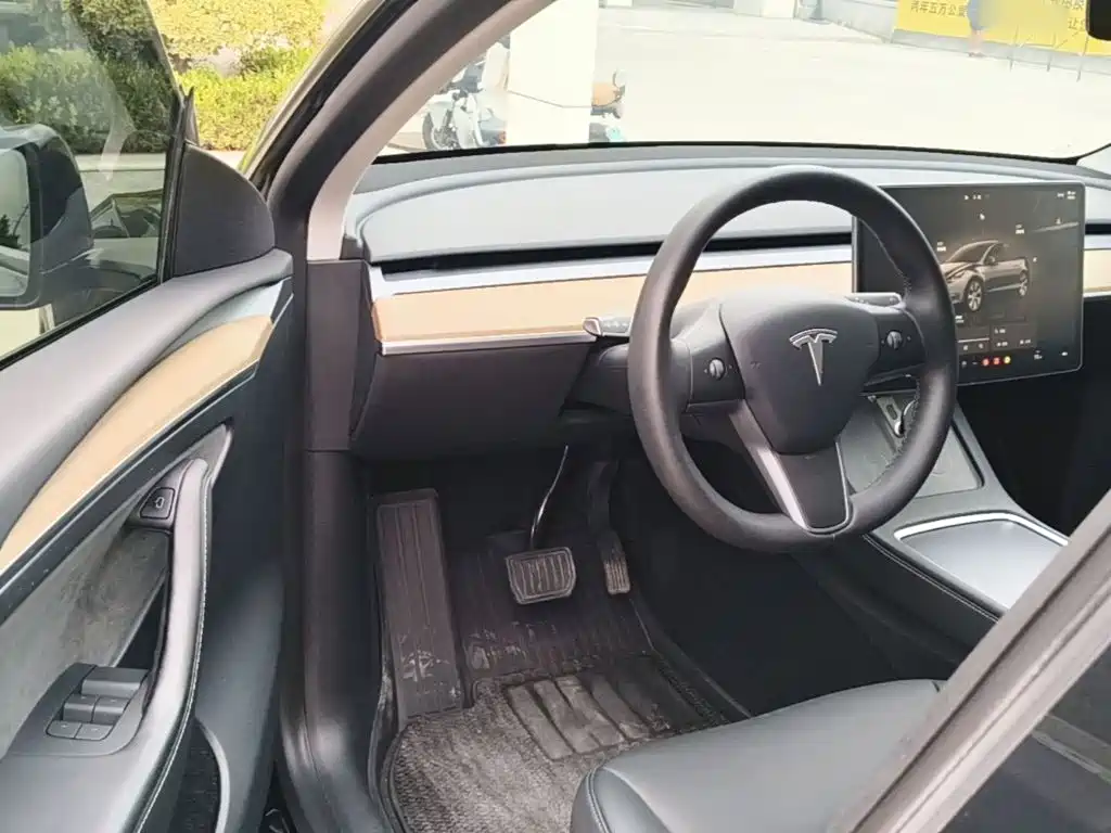 Tesla Model Y 2022 — фото 12