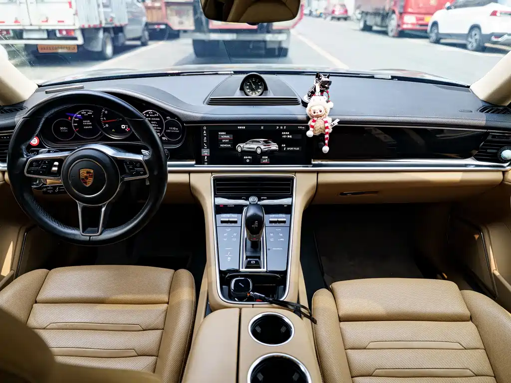 Porsche Panamera 2018 — фото 16