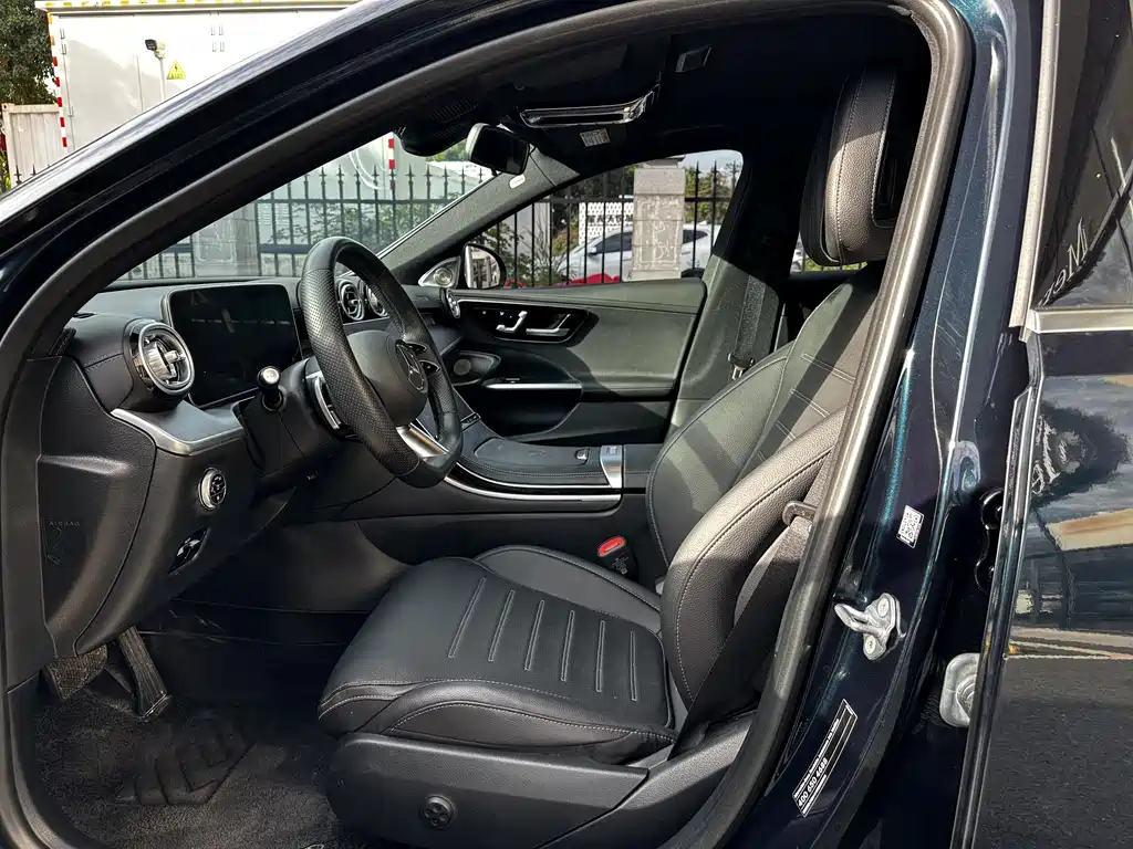 Mercedes-Benz C-Class 2023 — фото 4