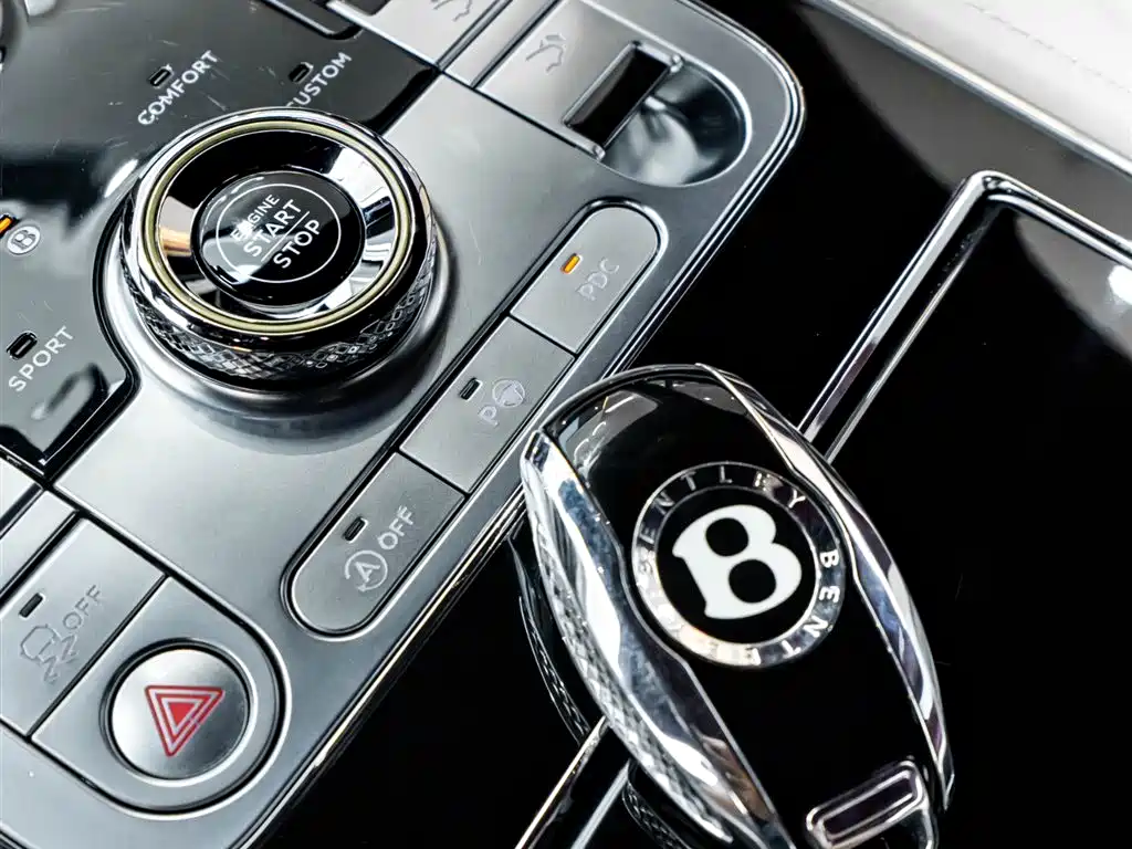 Bentley Continental 2023 — фото 26