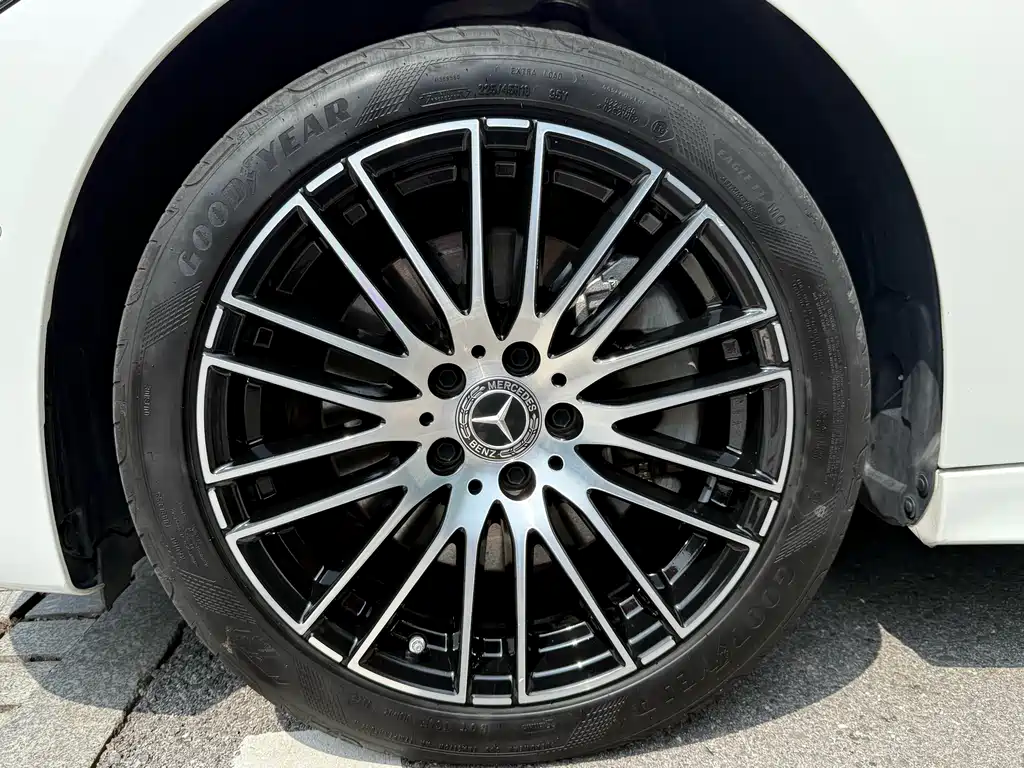 Mercedes-Benz C-Class 2023 — фото 11