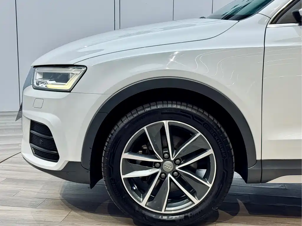 Audi Q3 2018 — фото 28