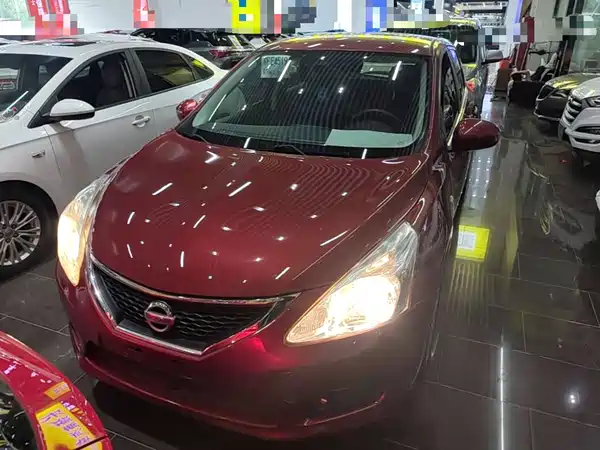 Nissan Tiida 2015