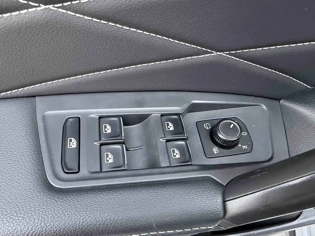 Volkswagen Tiguan L 2022 — фото 15