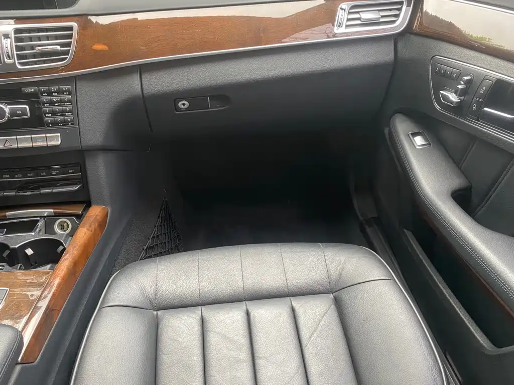 Mercedes-Benz E-Class 2014 — фото 15