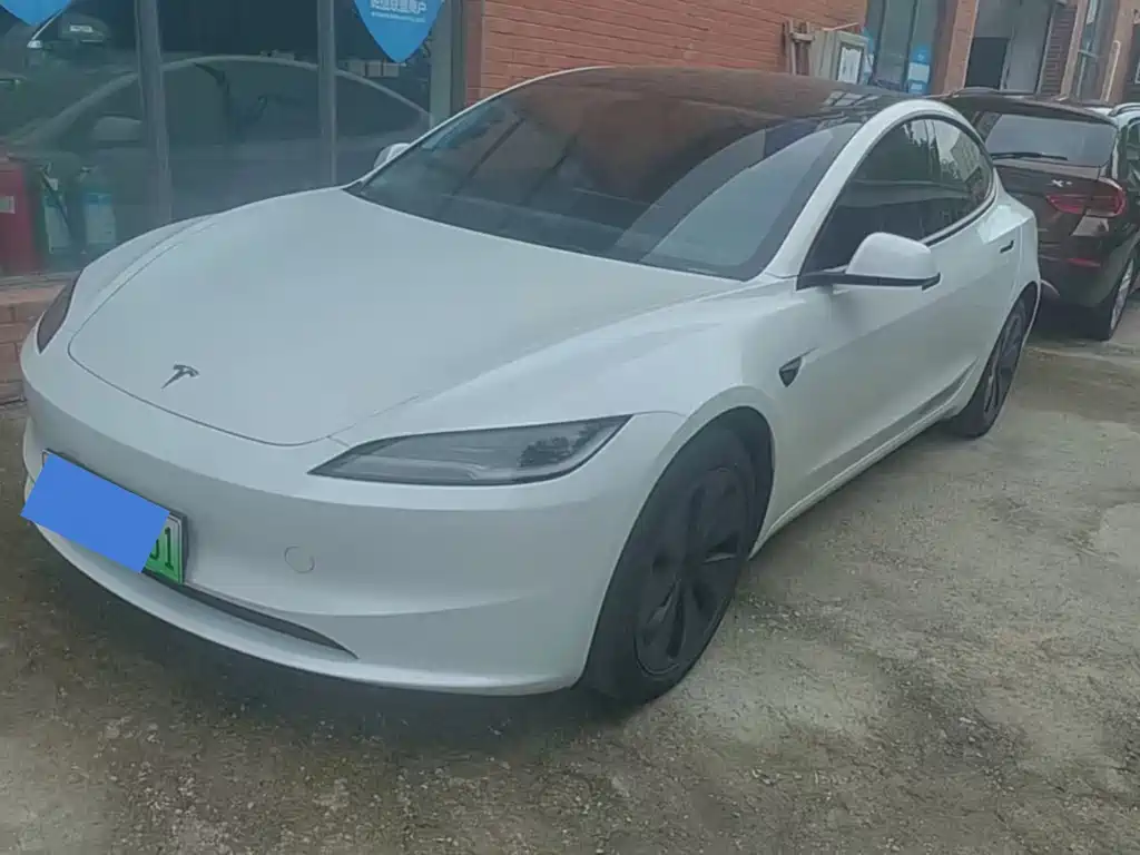 Tesla Model 3 2025 — фото 1