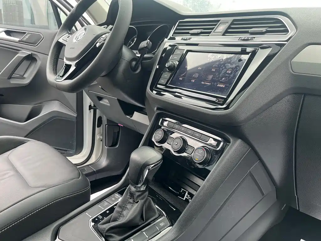 Volkswagen Tiguan L 2019 — фото 9