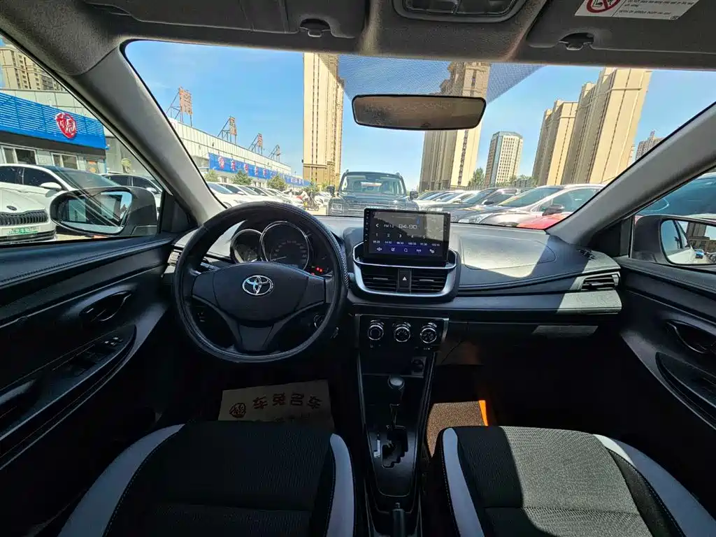 Toyota Yaris L 2020 — фото 9