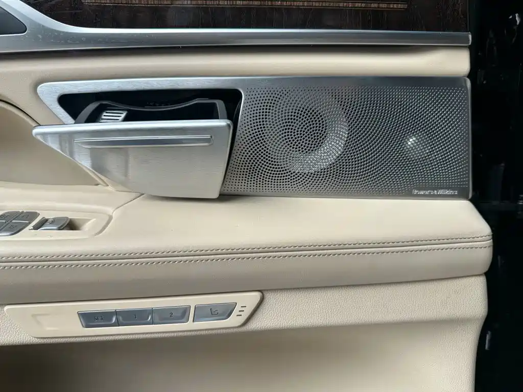 BMW 7 Series 2016 — фото 17