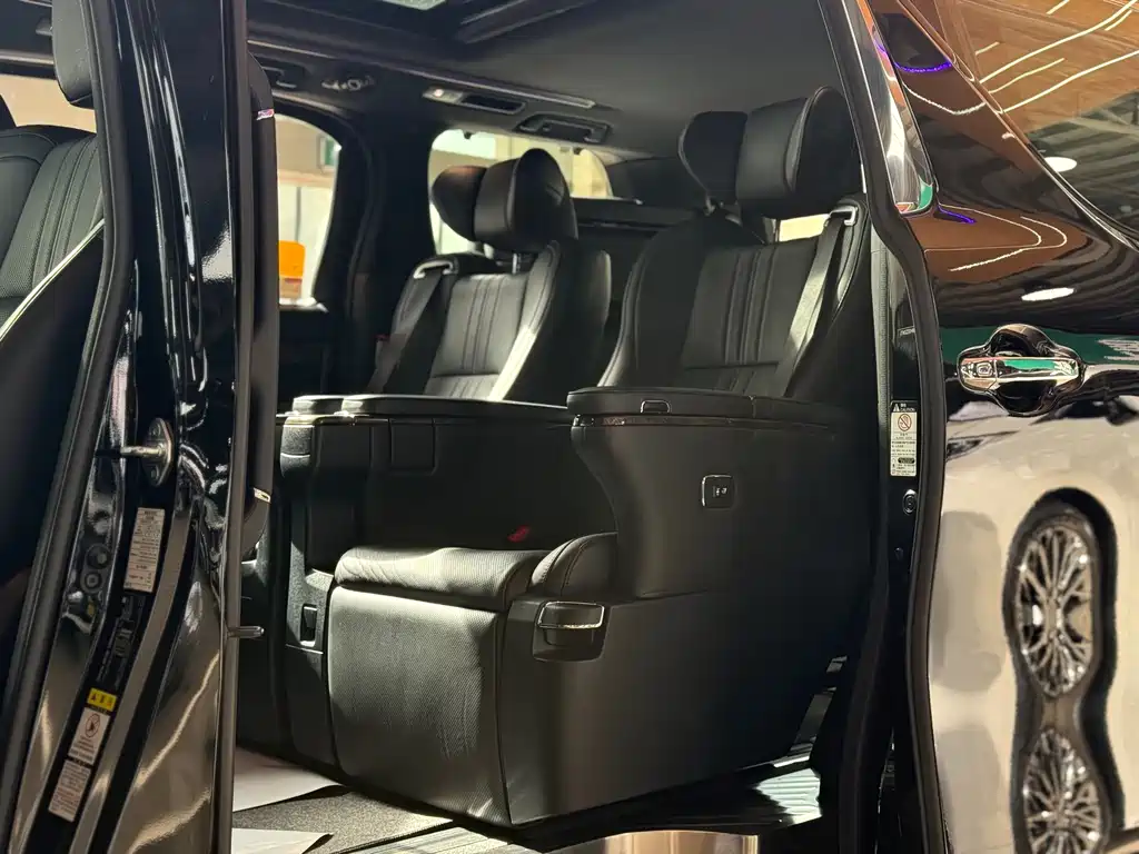 Toyota Alphard 2019 — фото 17
