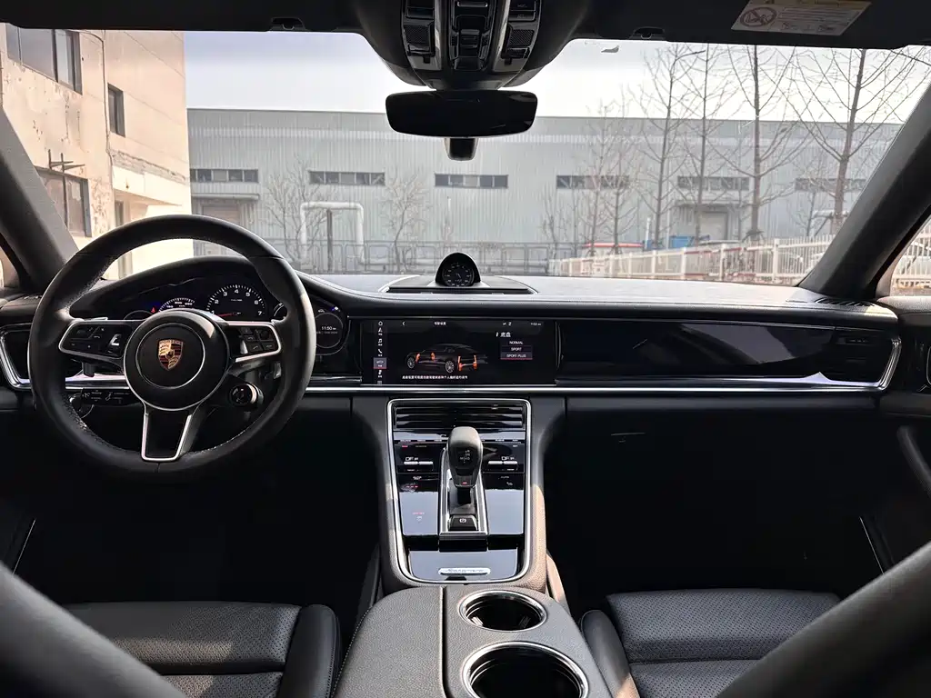 Porsche Panamera 2020 — фото 21