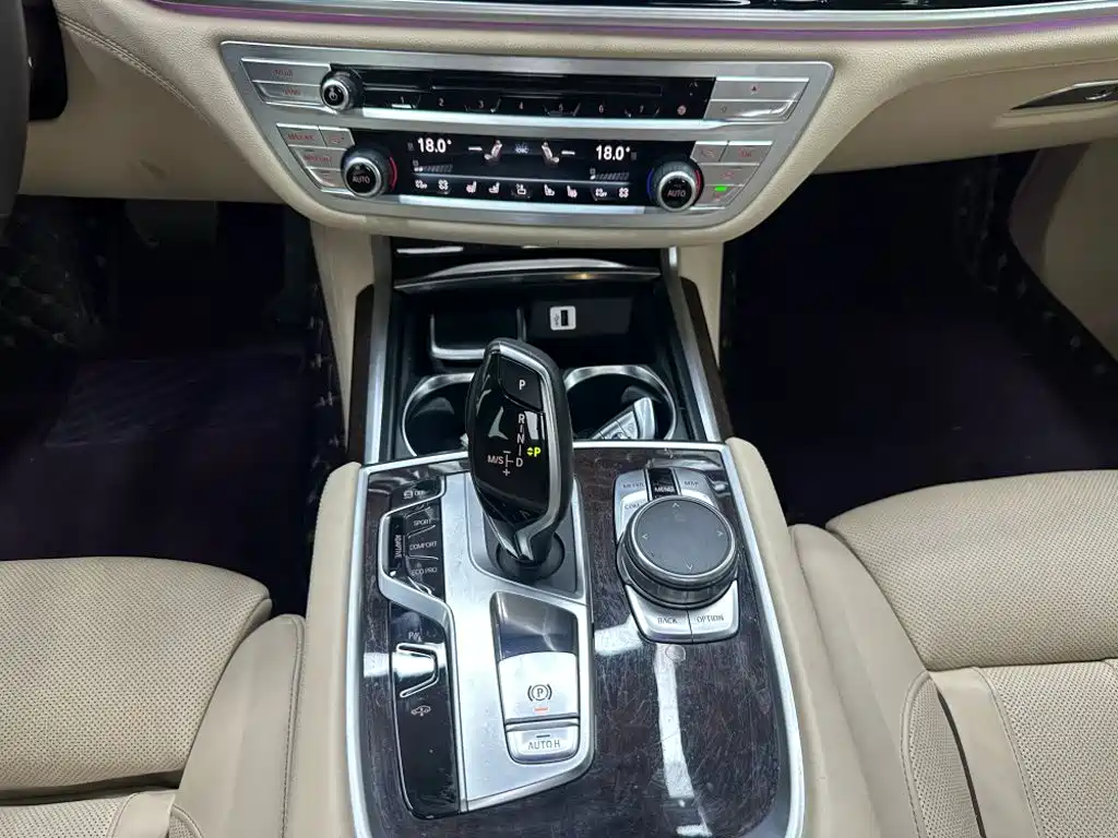 BMW 7 Series 2016 — фото 20