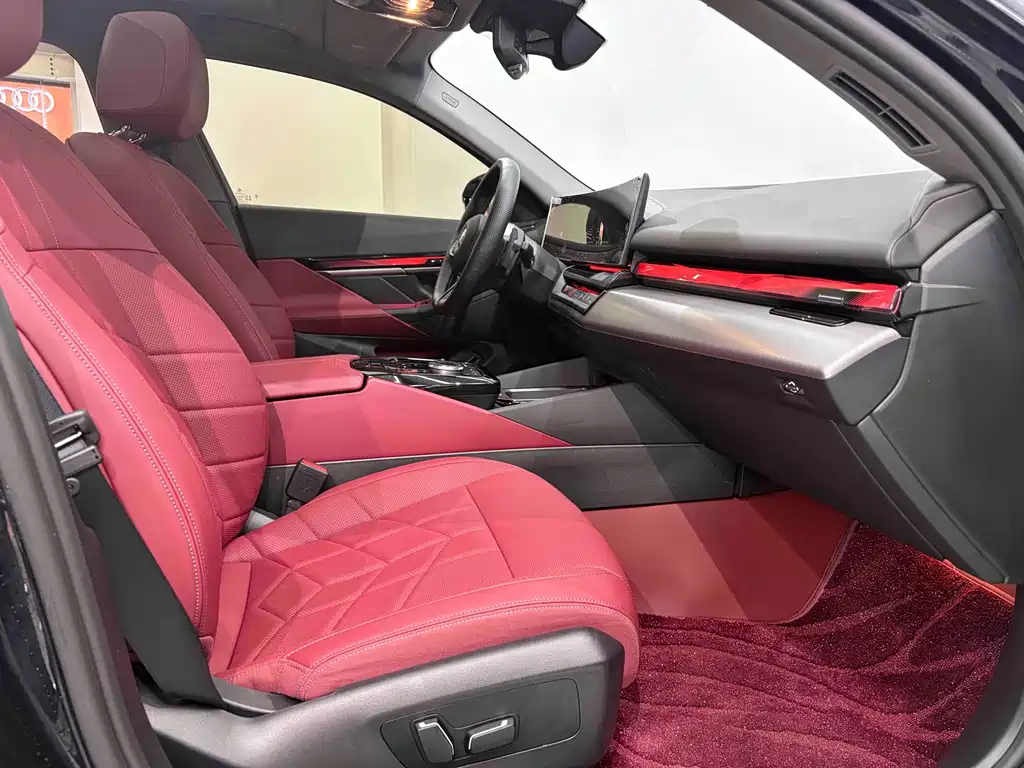 BMW 5 Series 2025 — фото 15