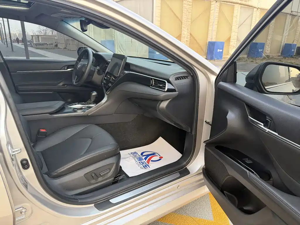 Toyota Camry 2021 — фото 11