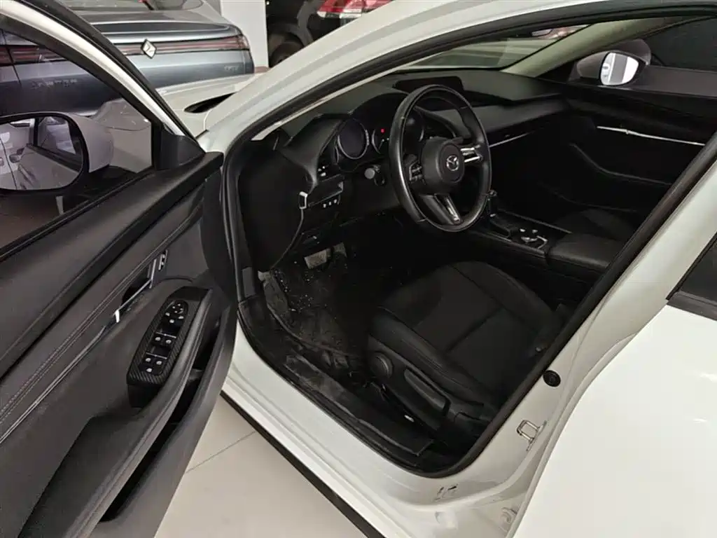 Mazda 3 Axela 2021 — фото 16