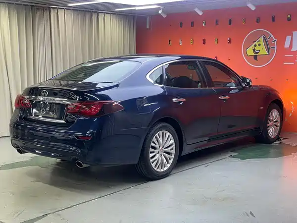 Infiniti Q70 2020