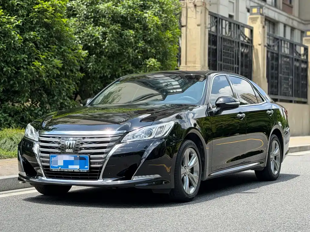 Toyota Crown 2017 — фото 1