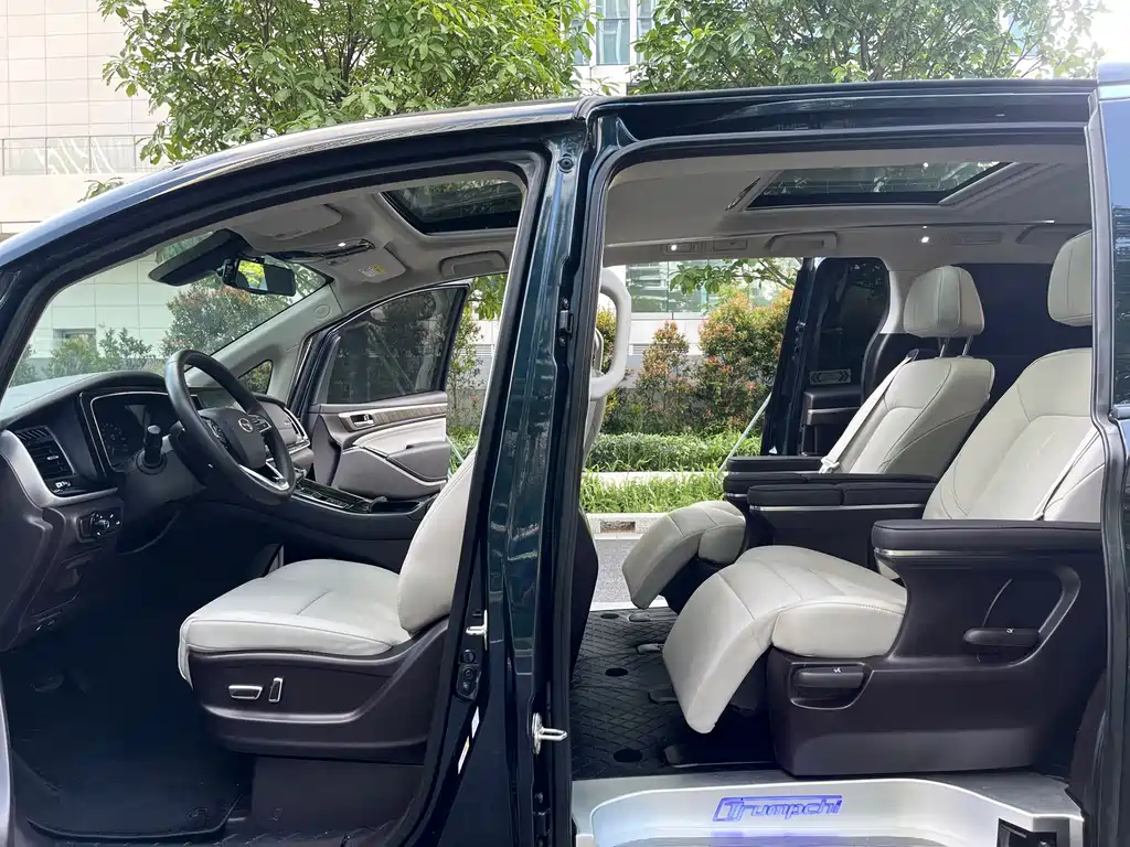 GAC Trumpchi M8 2022 — фото 10