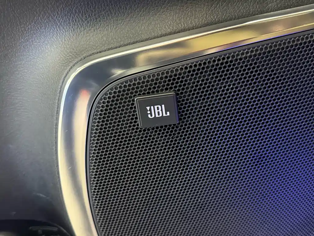 Toyota Vellfire 2022 — фото 10