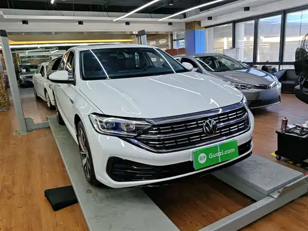 Volkswagen Sagitar 2025