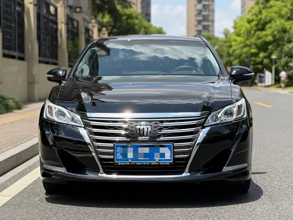 Toyota Crown 2017 — фото 2